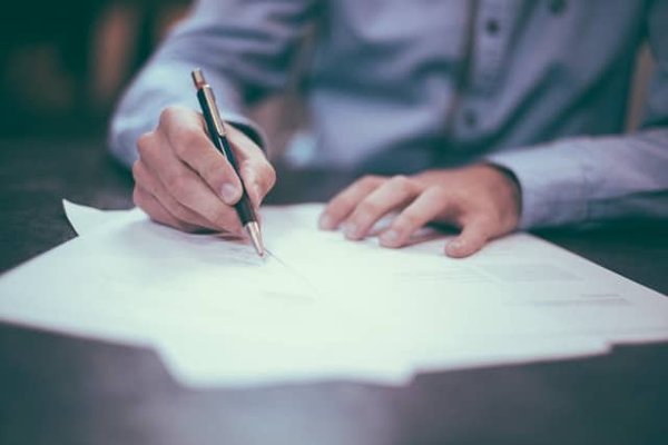 Comment décrocher efficacement une offre d'emploi dans le secteur des assurances ?